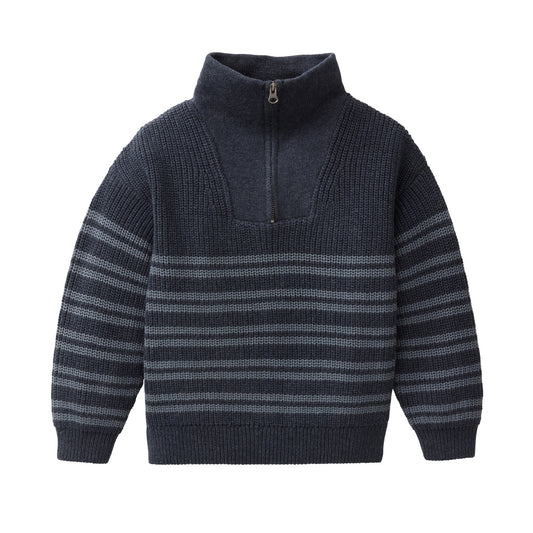People wear organic Strick Troyer Bio-Baumwolle